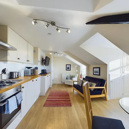 Sea Loft Penthouse - 휫비